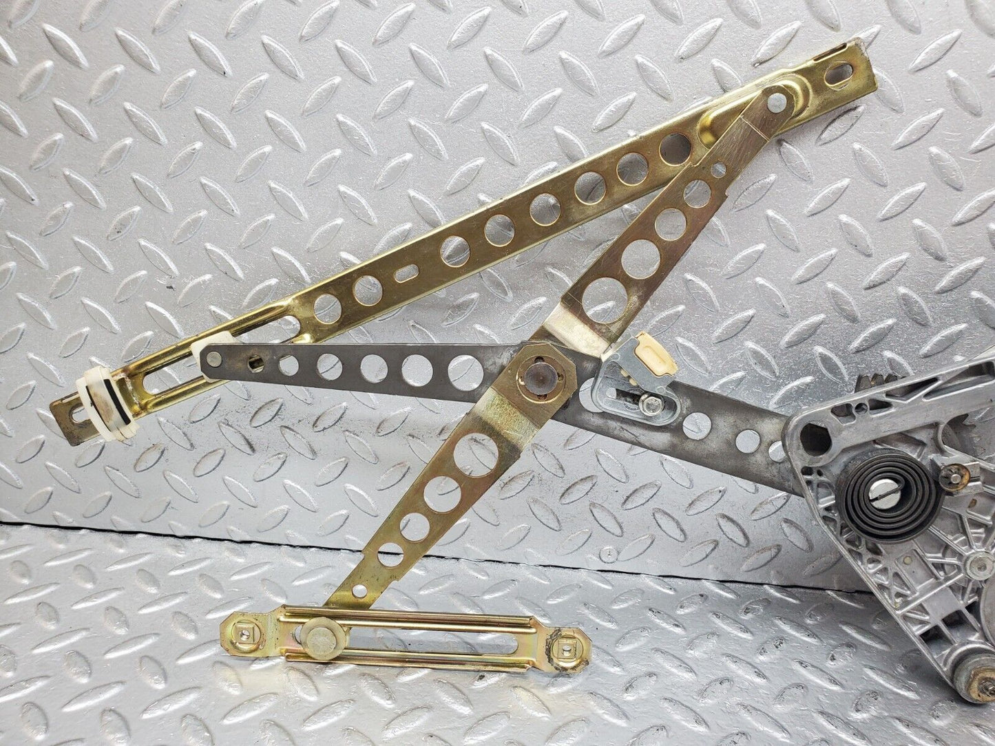 44411 Mercedes-Benz W123 280E Front Right Power Window Regulator 1237202846 1267250411