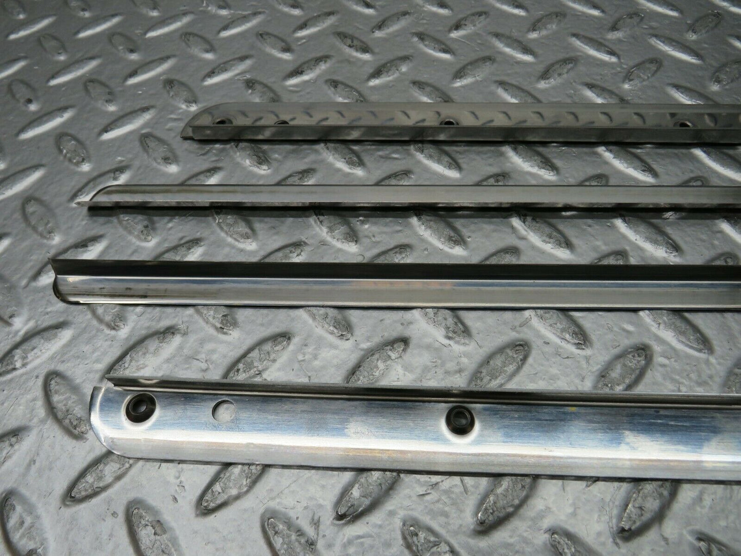 22917 Mercedes-Benz C107 450SLC Coupe Sunroof Chrome Trim Set