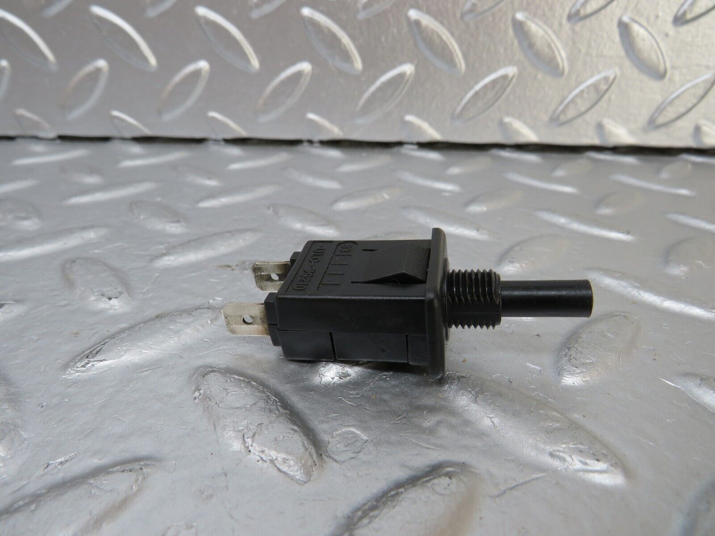 25526 Mercedes-Benz W123 200 Glove Box Light Switch 0008213252