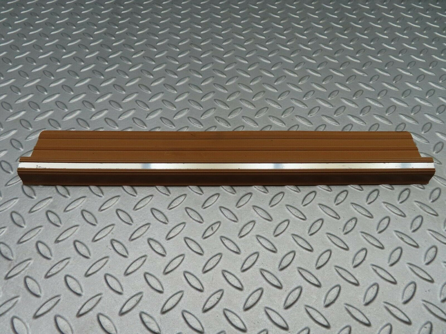 5663 Mercedes-Benz W123 200 Rear Left Door Sill