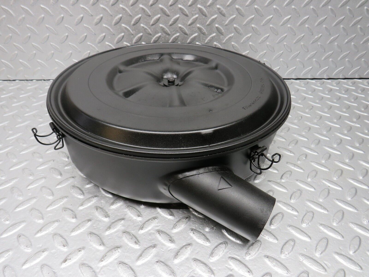 40600 Mercedes-Benz W123 300D Air Filter Box Housing 0110946802 0010949504