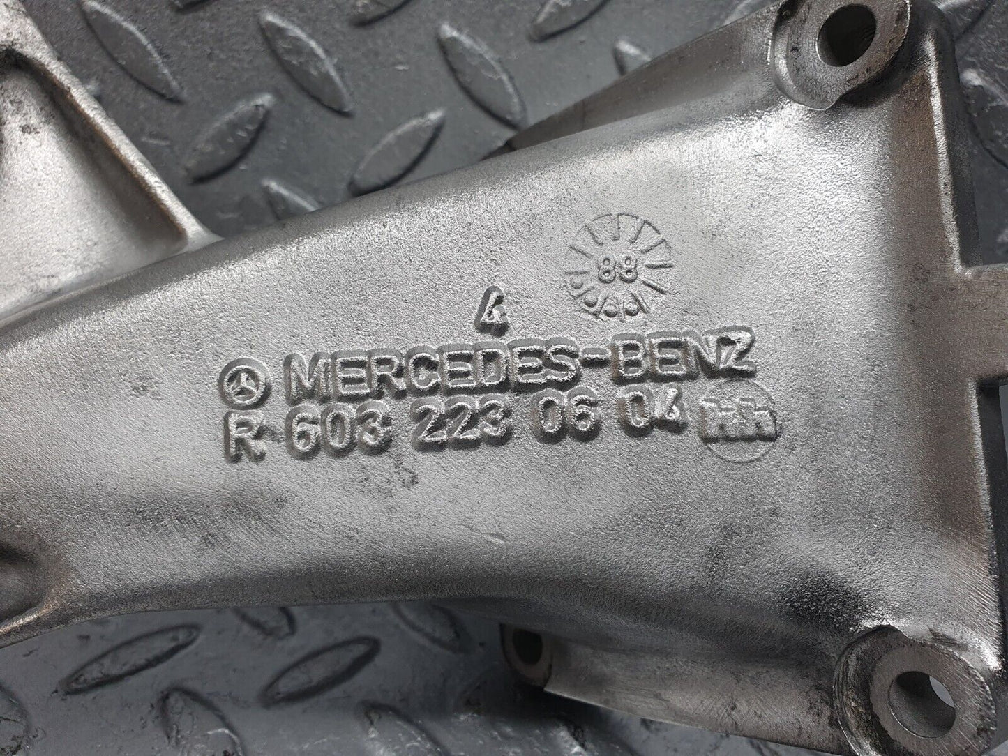 41011 Mercedes-Benz W126 300SE Engine Mount Bracket Left Side 6032230604