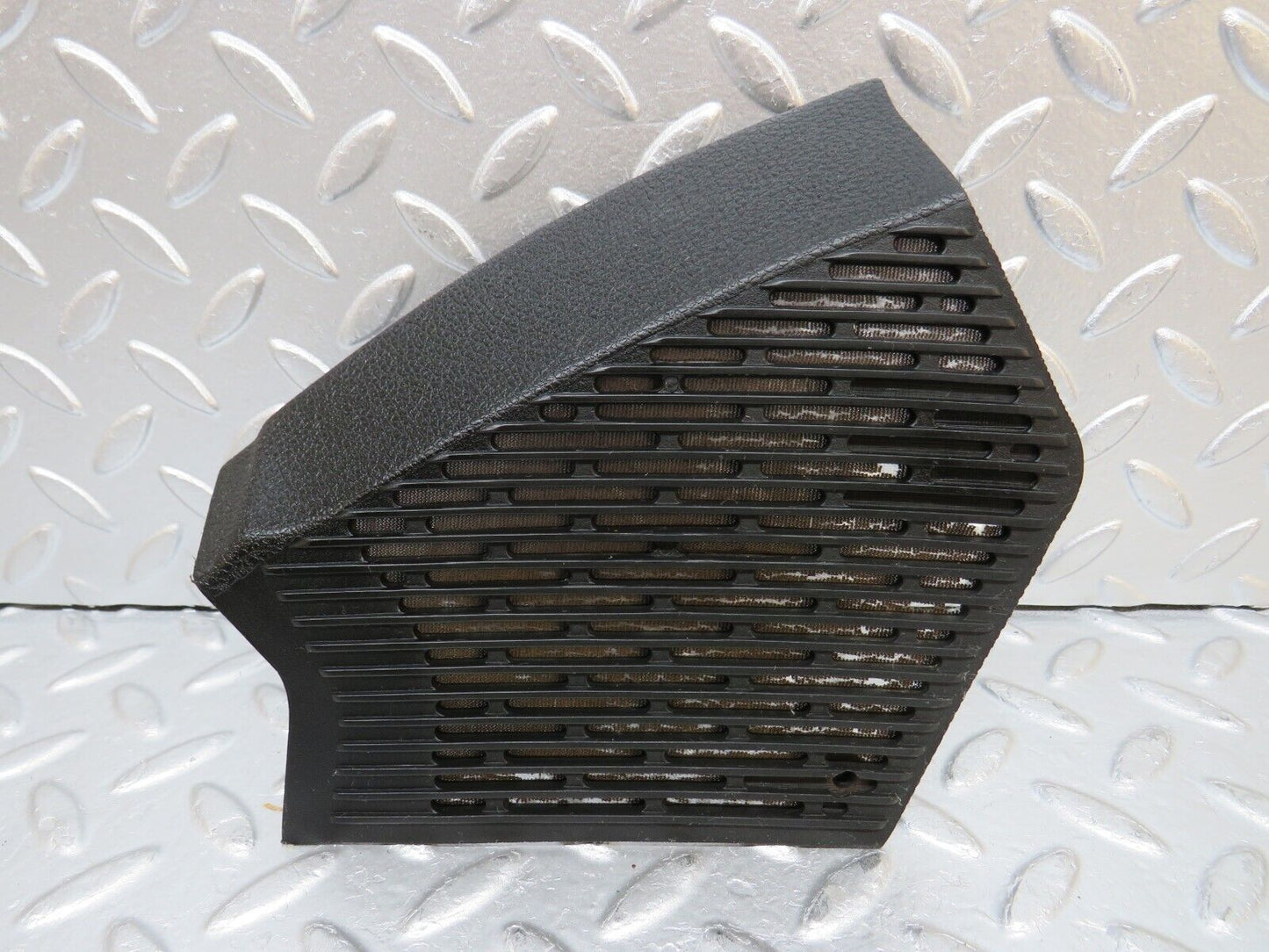 30988 Mercedes-Benz W123 200D Dashboard Speaker Covers