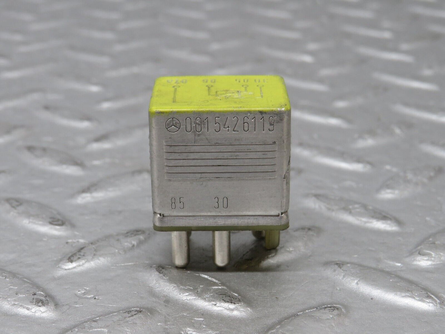 36708 Mercedes-Benz W201 190E 2.0L Fuel Cut Off Relay 0015426119