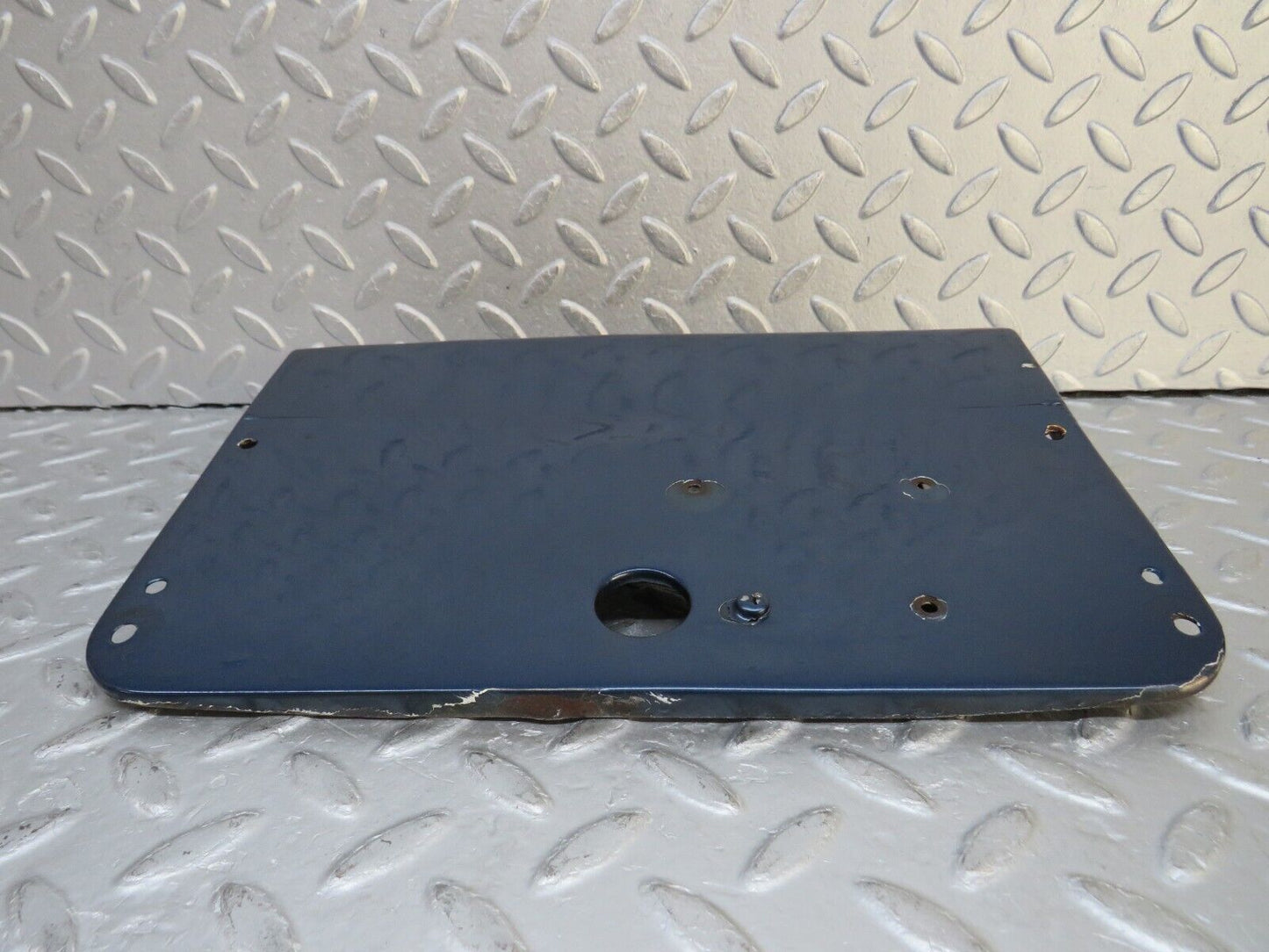 37594 Mercedes-Benz W109 300SEL Fuel Tank Flap Cap 1095840839