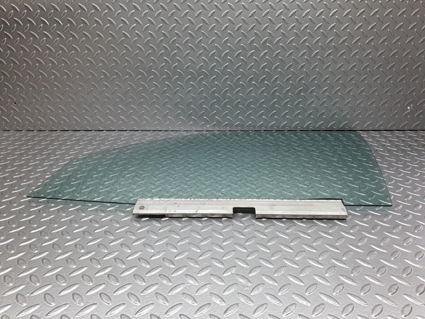 41408 Mercedes-Benz W124 200E Front Left Door Window Glass