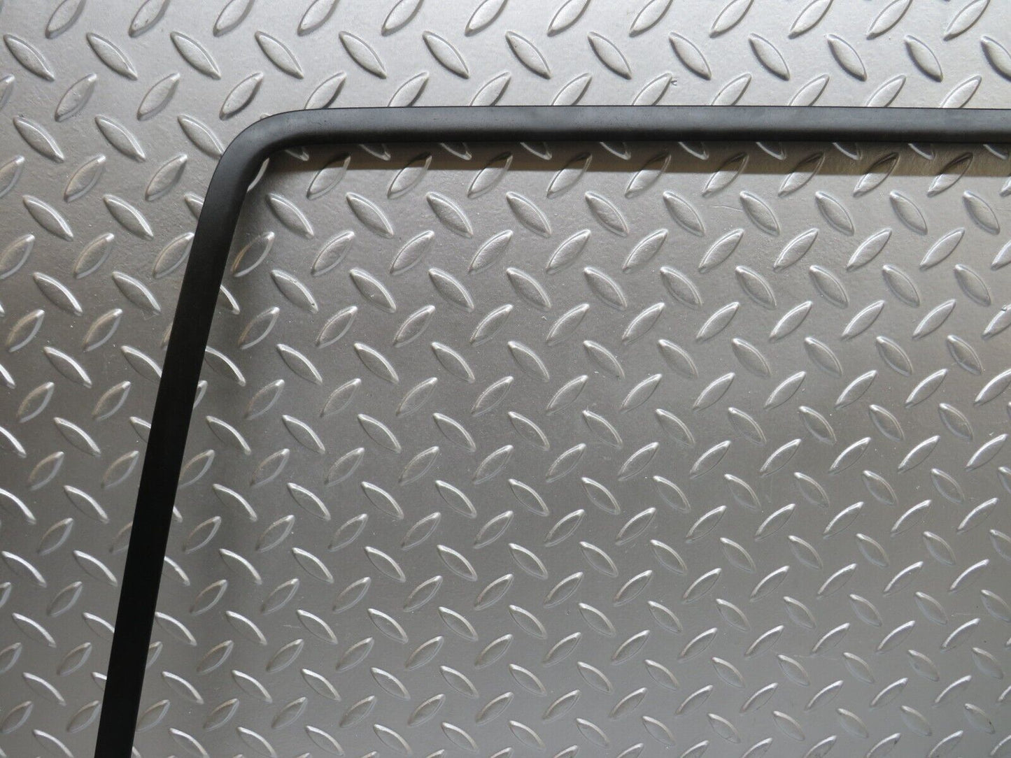 27823 Mercedes-Benz S124 300TE Wagon Tailgate Windscreen Frame