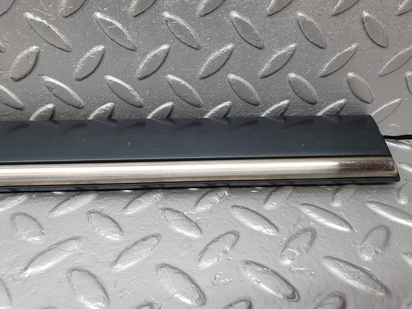 41807 Mercedes-Benz W202 C200 Rear Left Door Centre Moulding Trim 2026909762