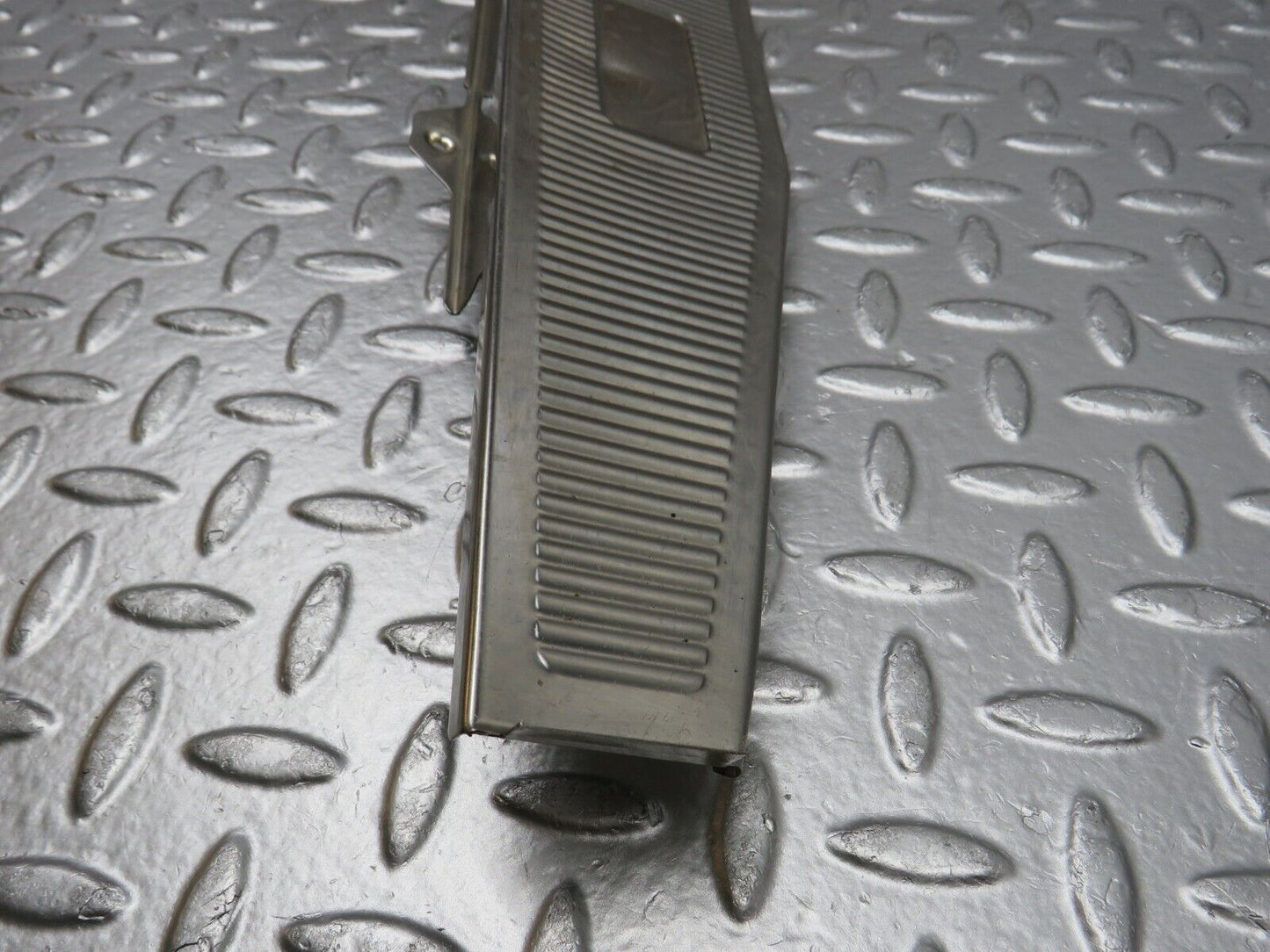 32501 Mercedes-Benz S124 300TE Trunk Edge Chrome Moulding 1246980089 000584503