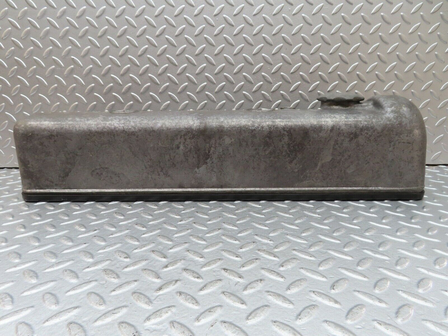 18480 Mercedes-Benz W111 220SE Coupe Cylinder Head Valve Cover 1800161305