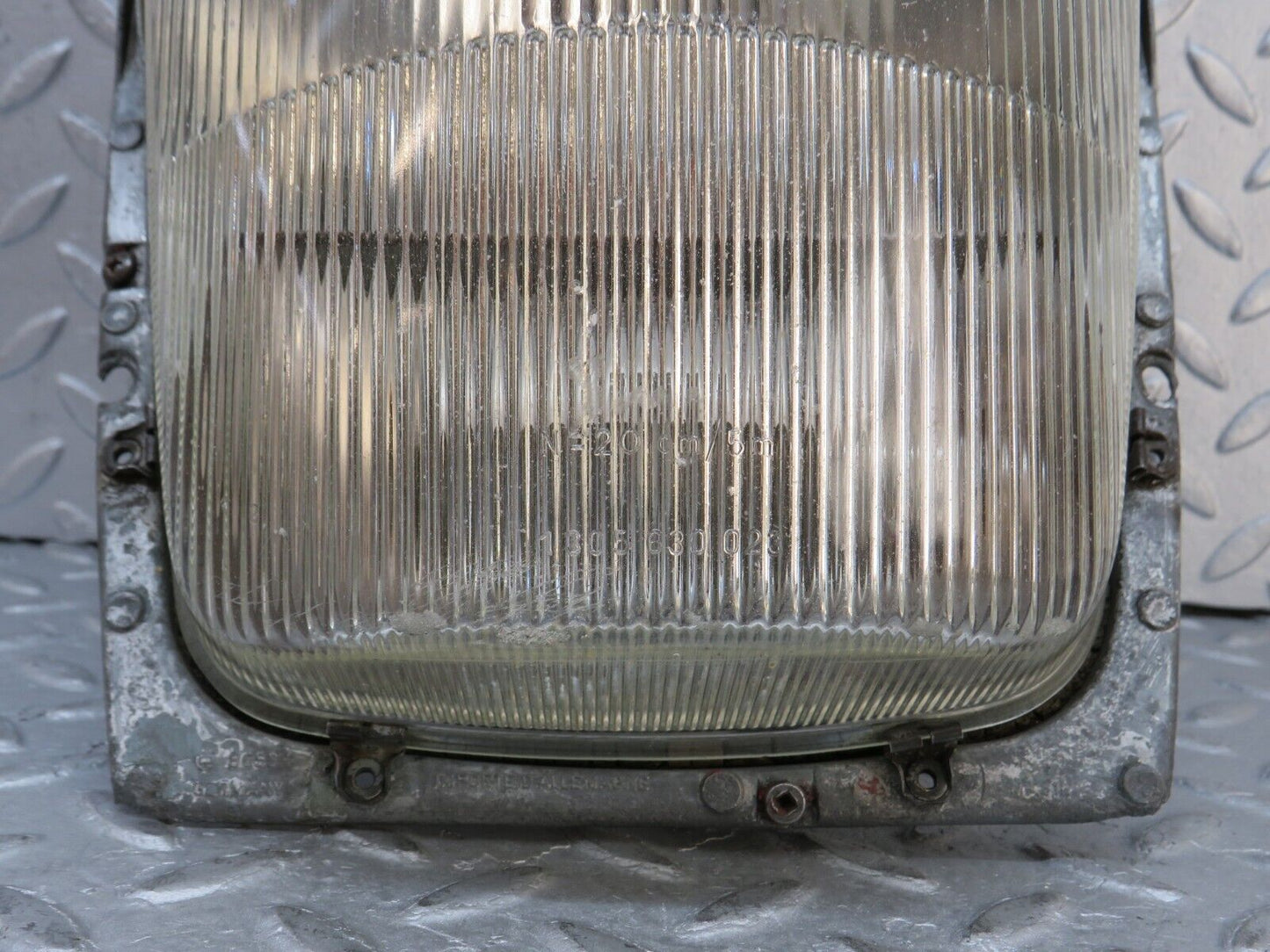 35864 Mercedes-Benz W108 Headlight Bosch 1305630023