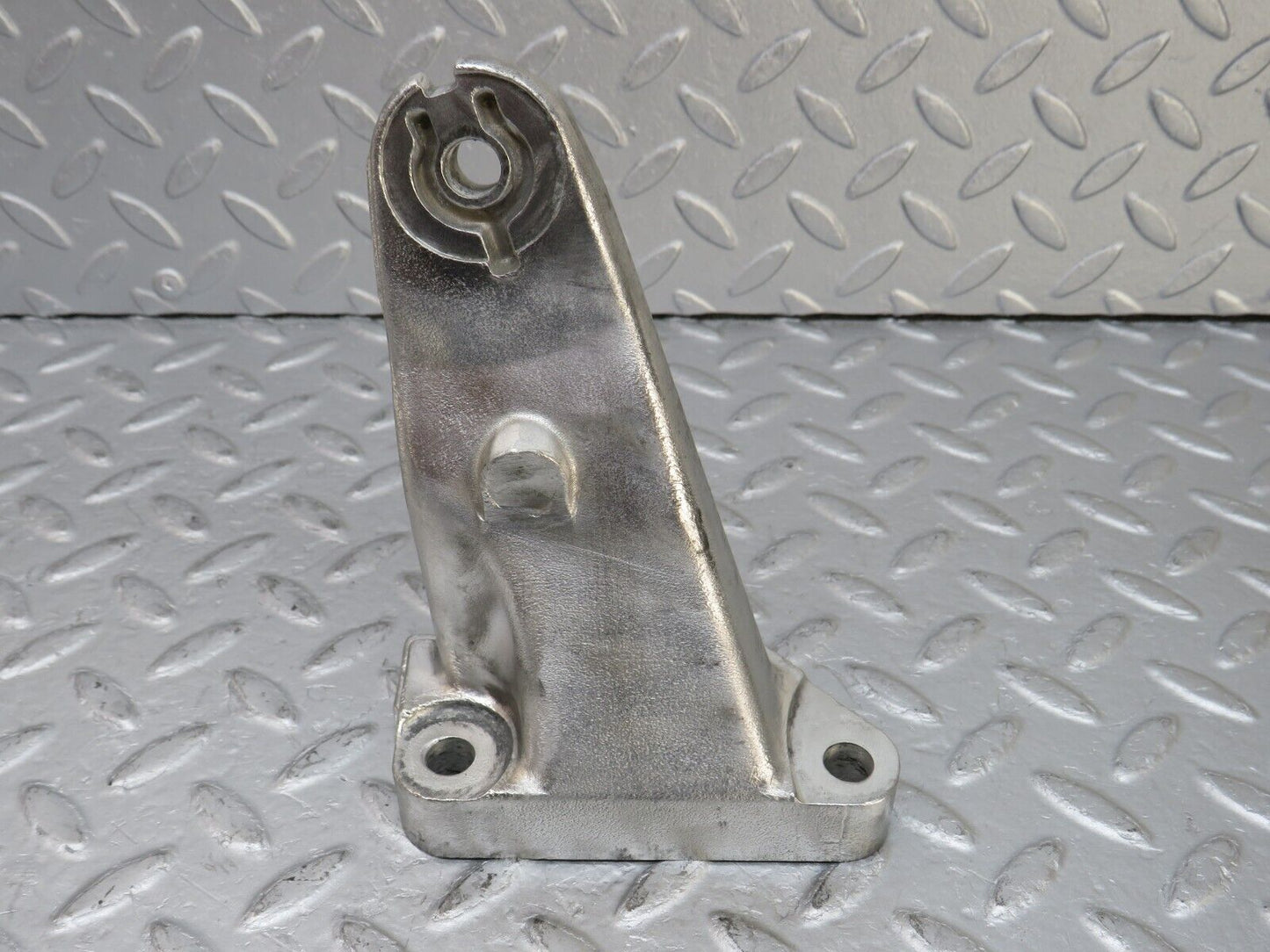 36674 Mercedes-Benz W201 190E 2.0L Engine Mount Bracket Right Side 1022234204