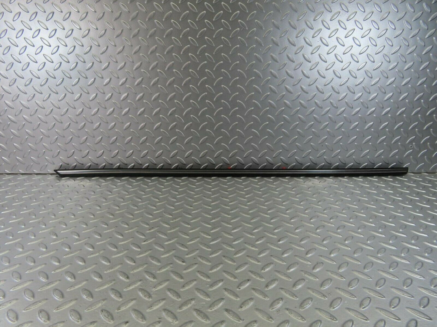 10251 Mercedes-Benz W123 Rear Left Door Centre Moulding Trim