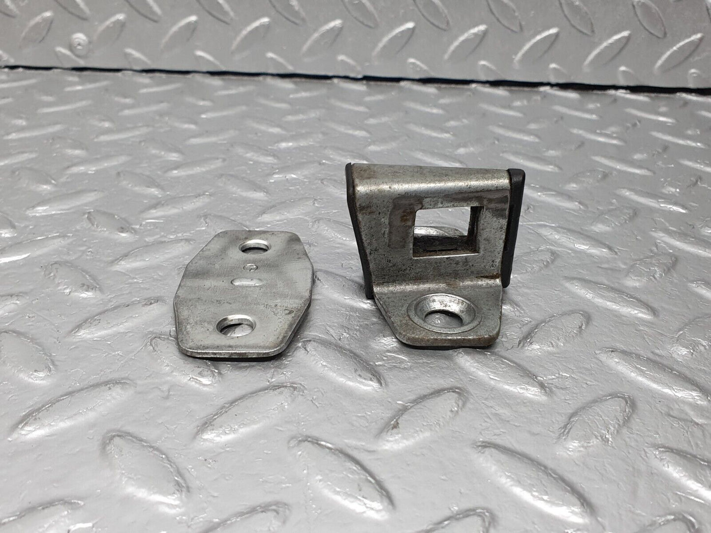 41691 Mercedes-Benz W124 200E Door Lock Latch