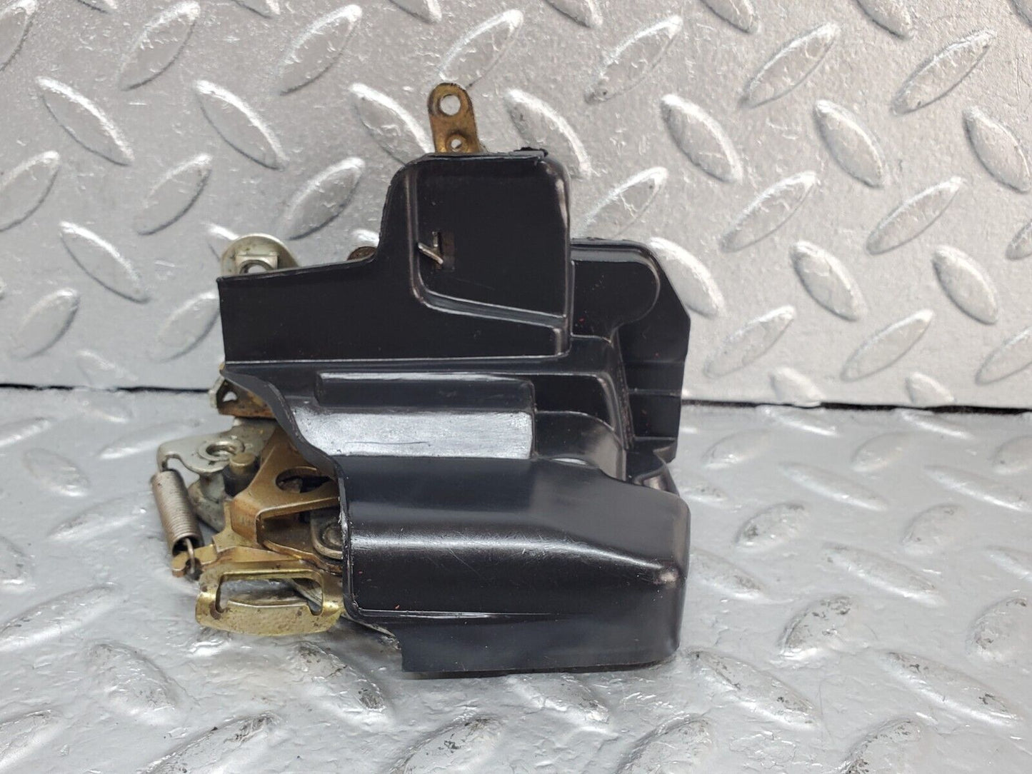 44431 Mercedes-Benz W123 280E Front Left Door Lock Mechanism 1237230108