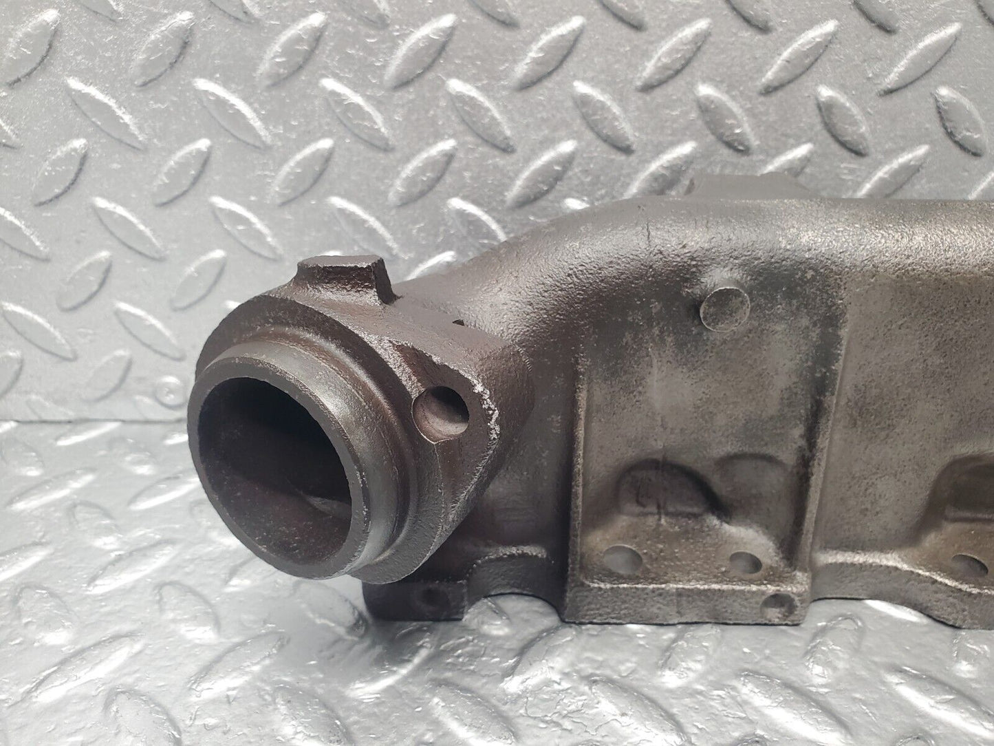 46219 Mercedes-Benz W124 280E Exhaust Manifold Cylinder 4-6 1041423601