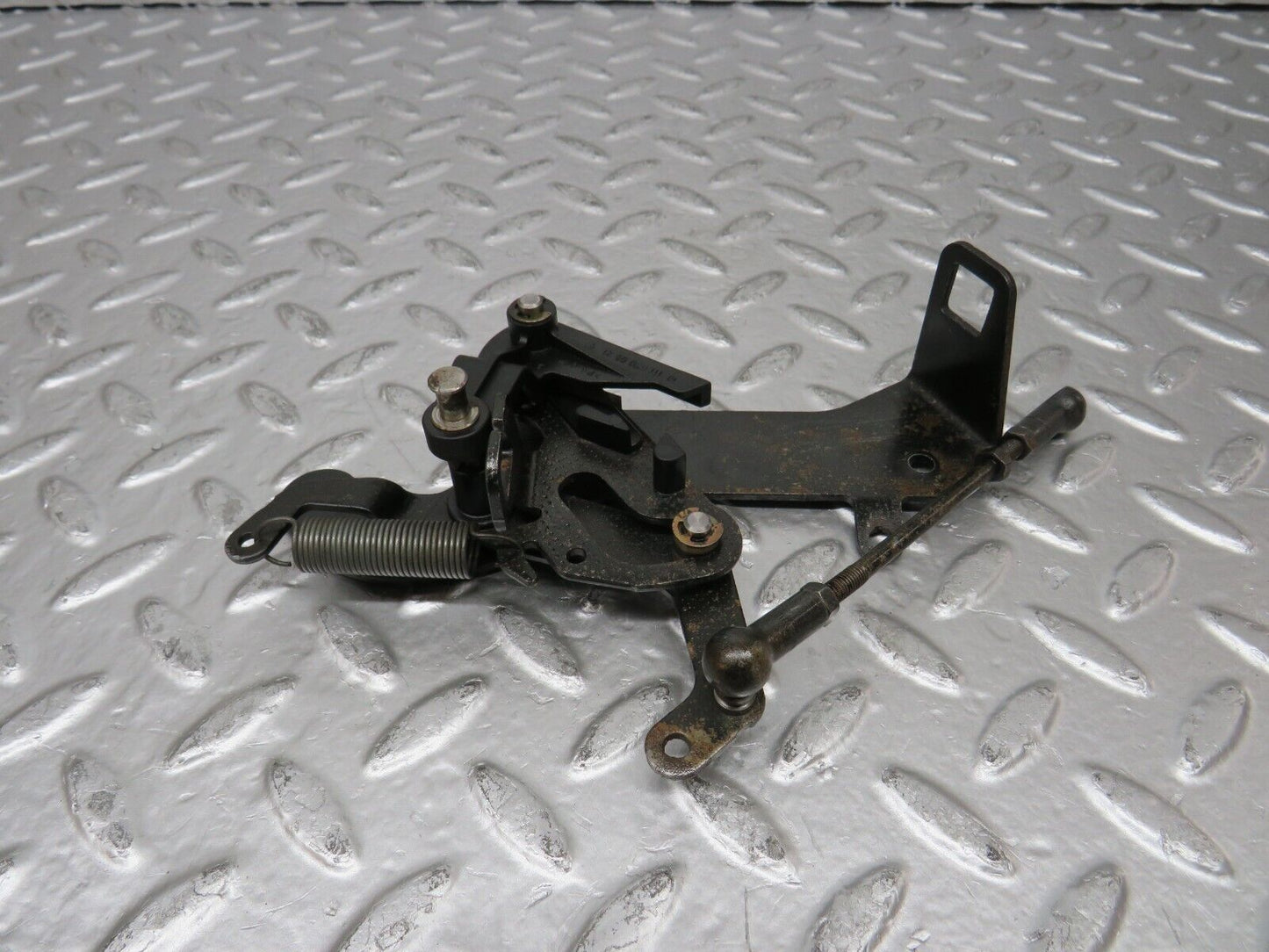 25179 Mercedes-Benz W201 190D Throttle Linkage 1110700521