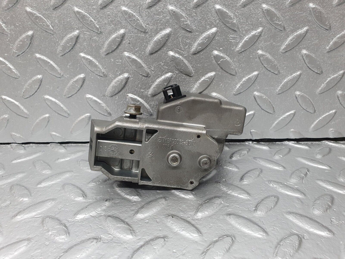 41860 Mercedes-Benz W202 C200 Steering Column Ignition Lock