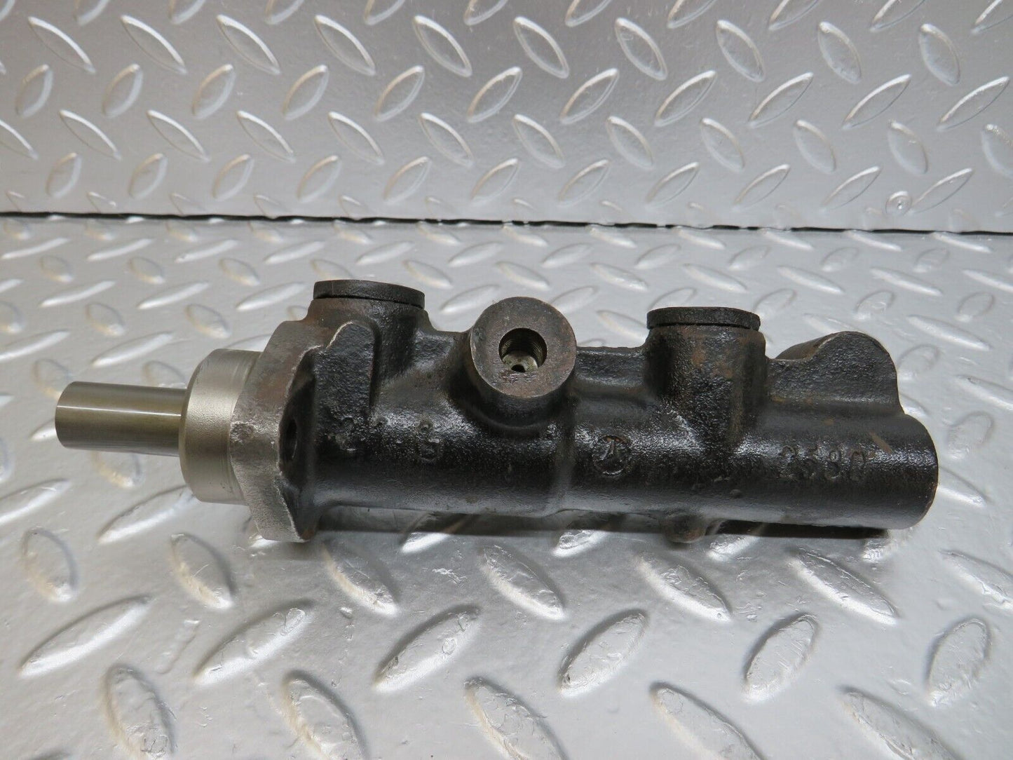 25448 Mercedes-Benz W123 200 Brake Master Cylinder Bendix