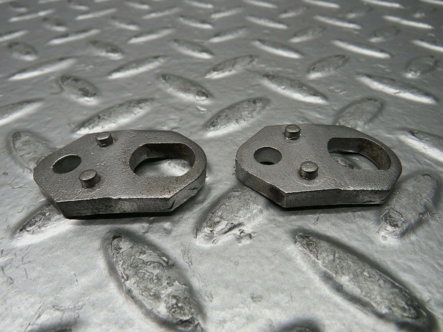 23172 Mercedes-Benz C107 450SLC Coupe Fuel Injector Bracket Pair