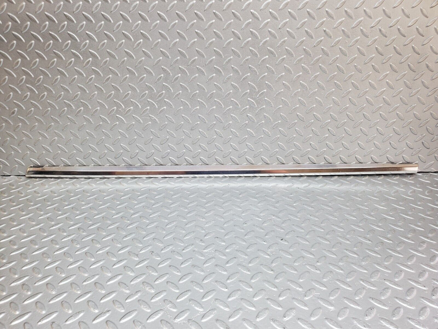 45810 Mercedes-Benz W126 420SE Rear Right Door Chrome Moulding Trim