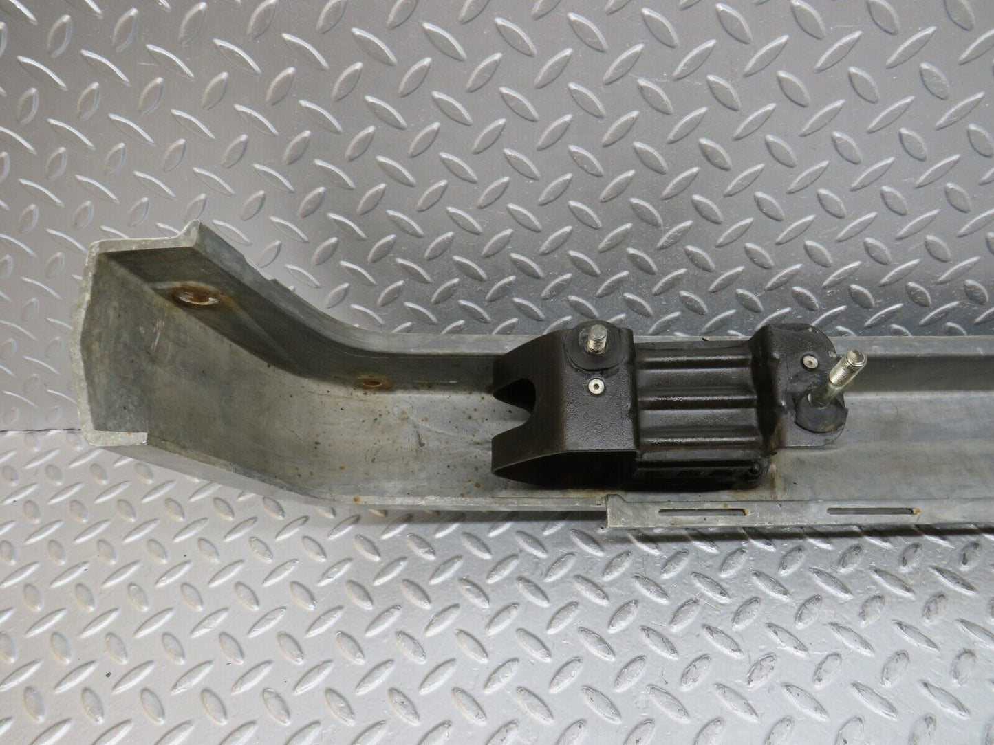 36313 Mercedes-Benz W126 420SE Rear Bumper Bracket Reinforcement 1268851105