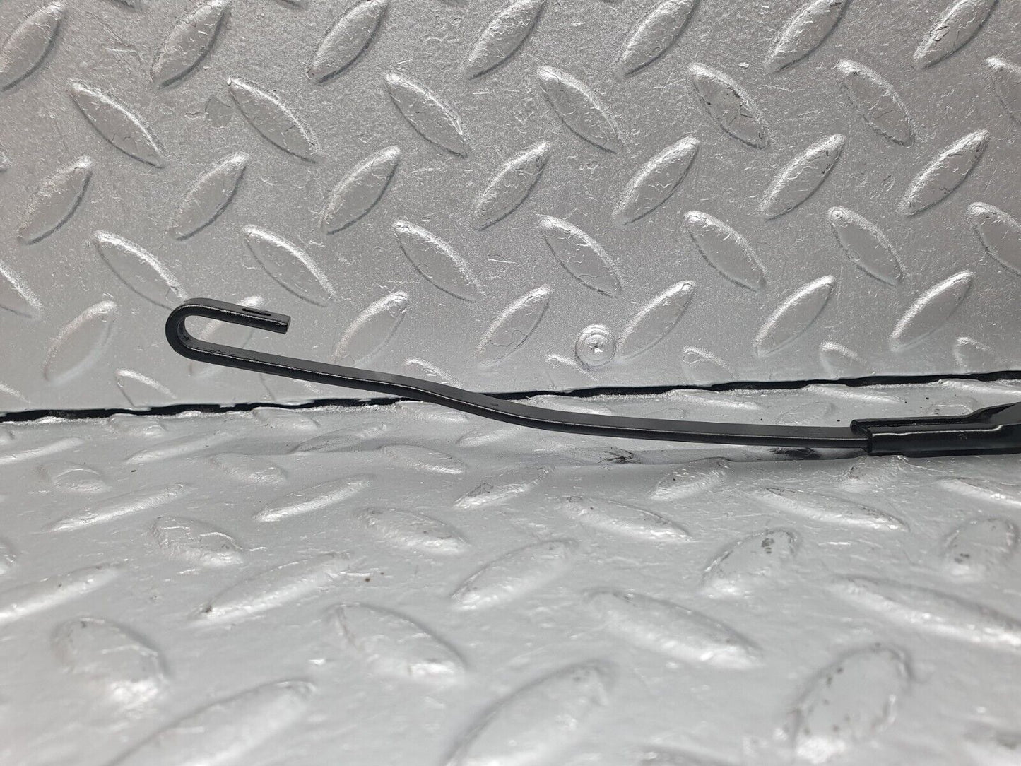 40731 Mercedes-Benz W123 300D Wiper Arm Bosch Left Side 3399990553