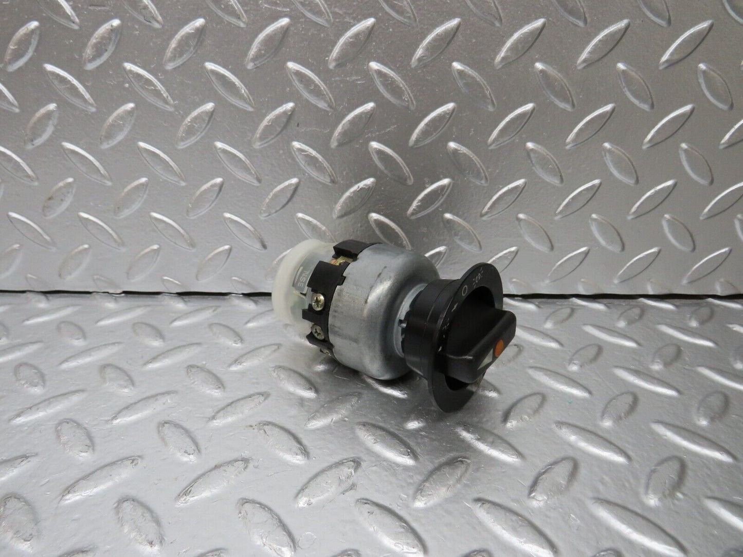 25587 Mercedes-Benz W123 200 Headlight Switch