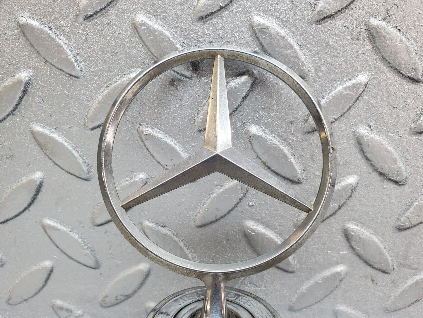 44752 Mercedes-Benz W124 220E Front Emblem Badge