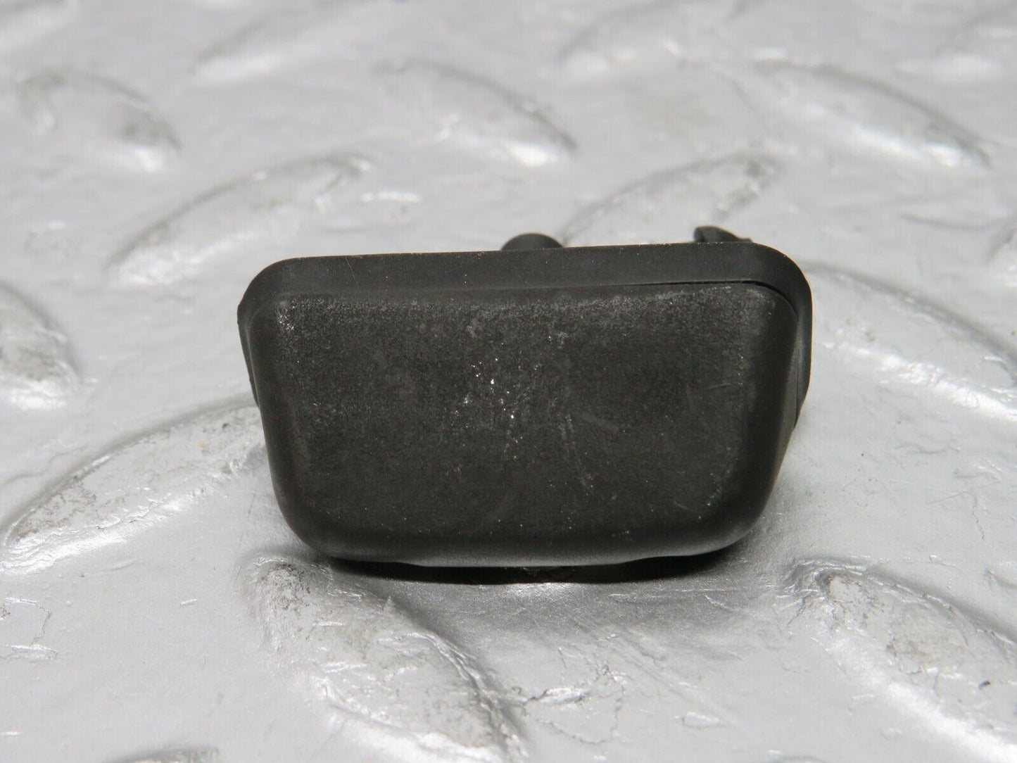 31405 Mercedes-Benz S124 220TE Wagon Tailgate Windscreen Washer Nozzle