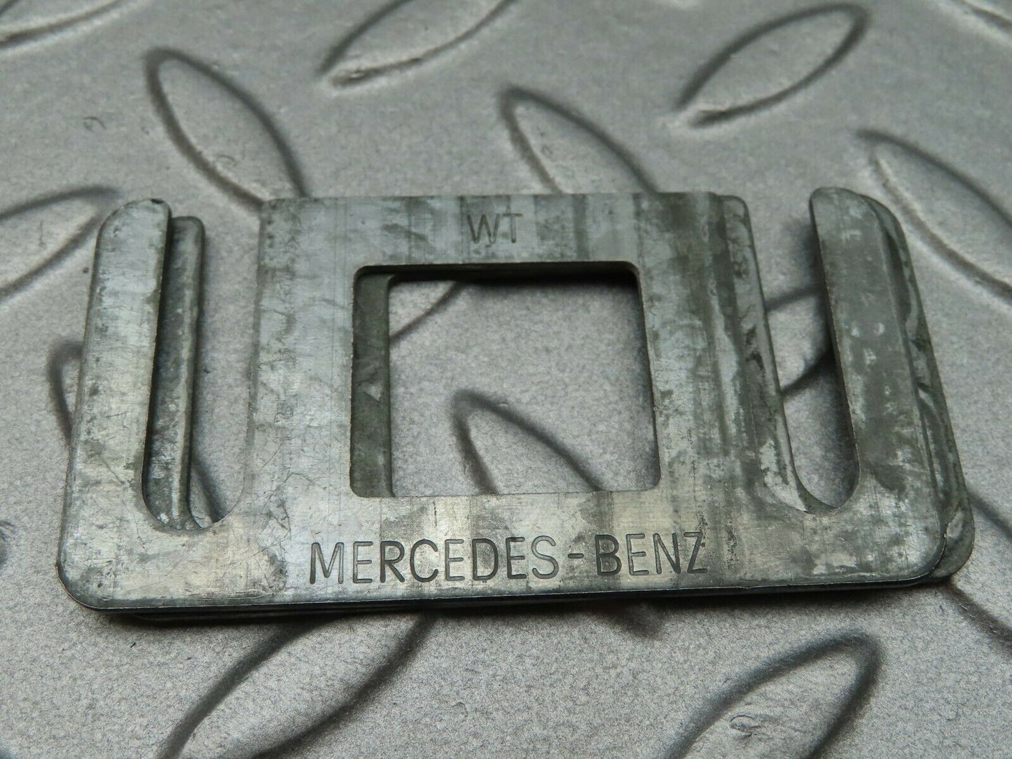 3722 Mercedes-Benz S123 200T Wagon Door Lock Latch Left Side