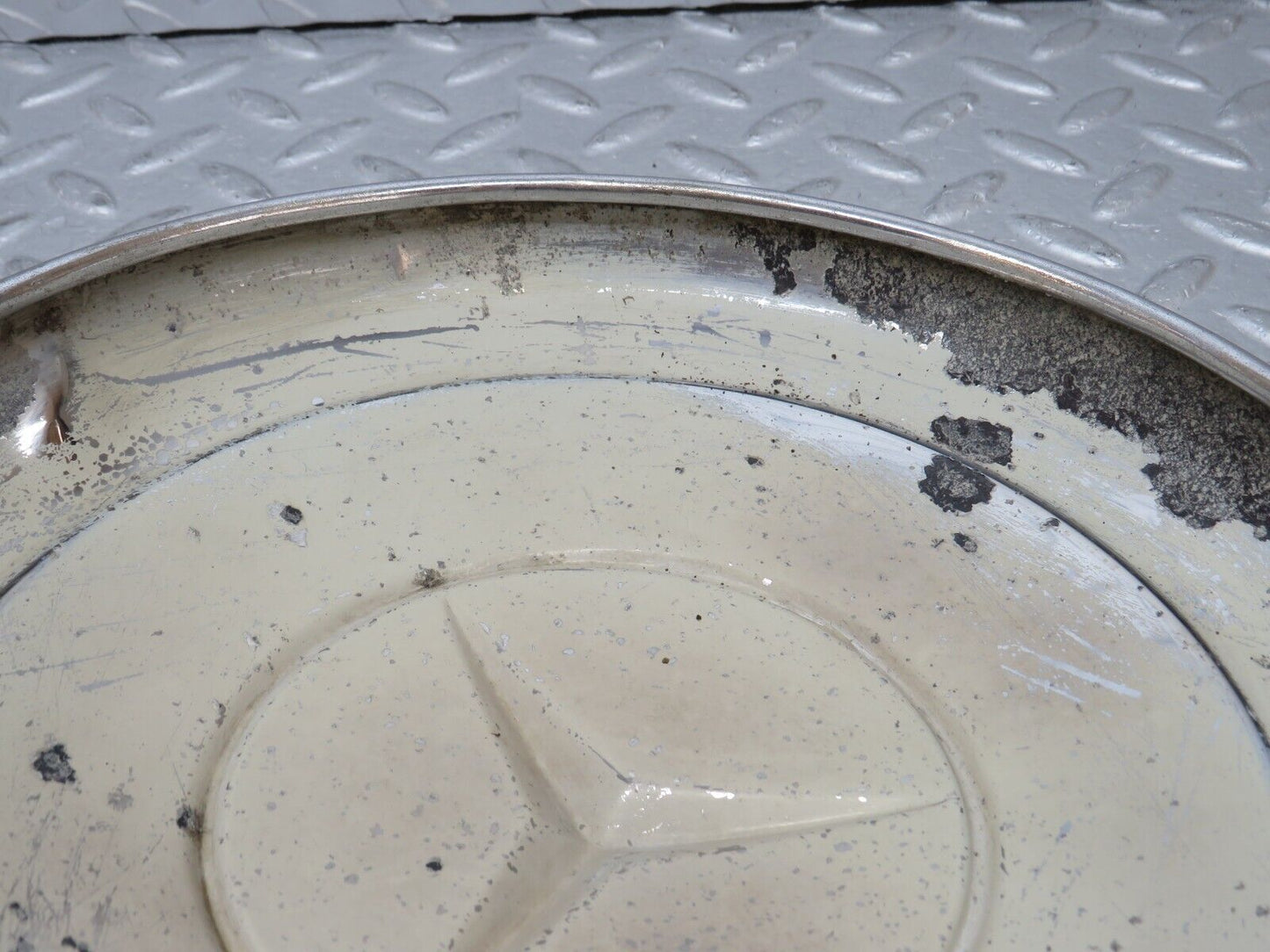 35762 Mercedes-Benz W108 Chrome Wheel Hub Cap