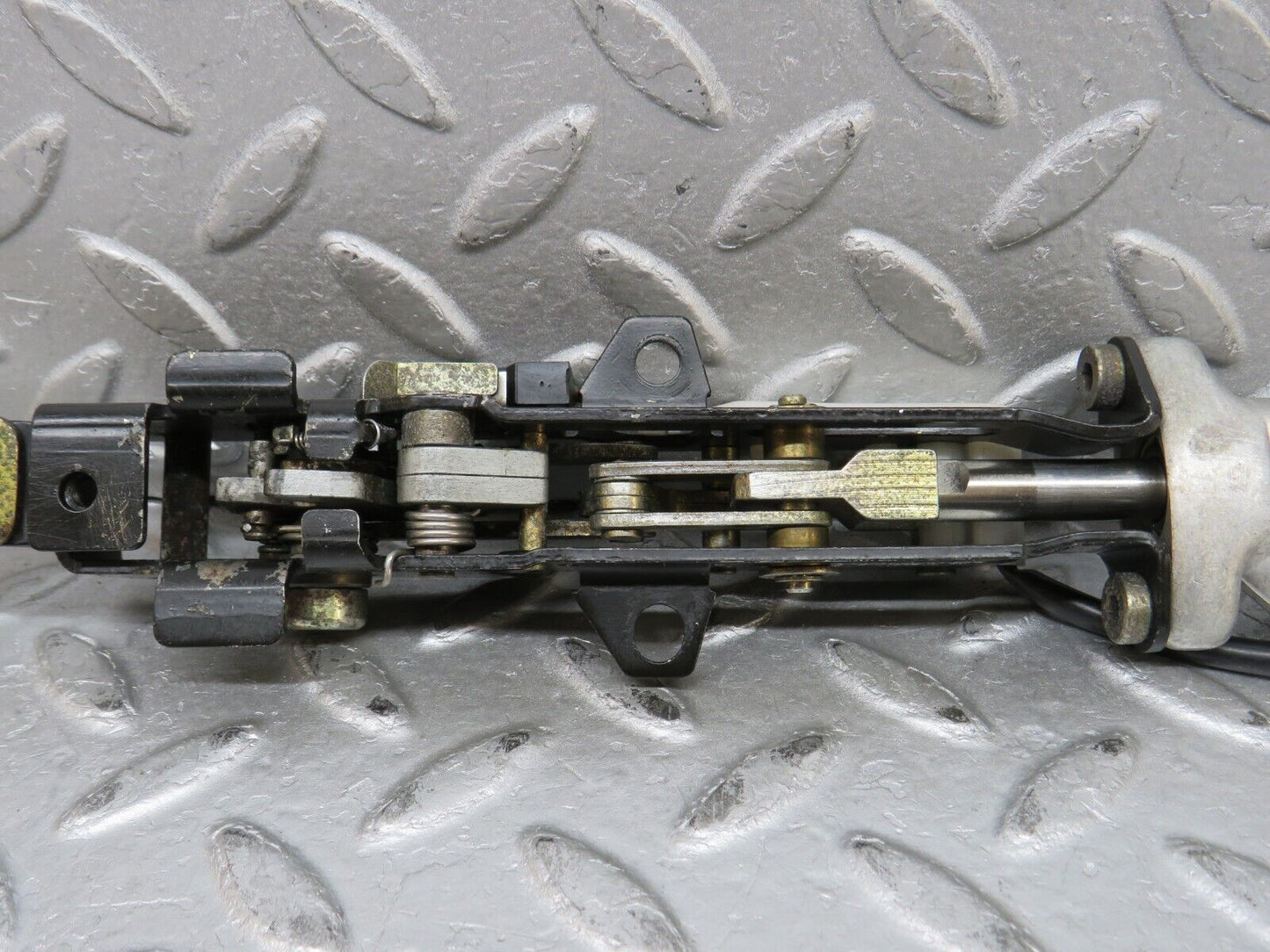 37820 Mercedes-Benz A124 320E Cabriolet Soft Top Lock Latch Left 1247700426 1298210951 1298001672