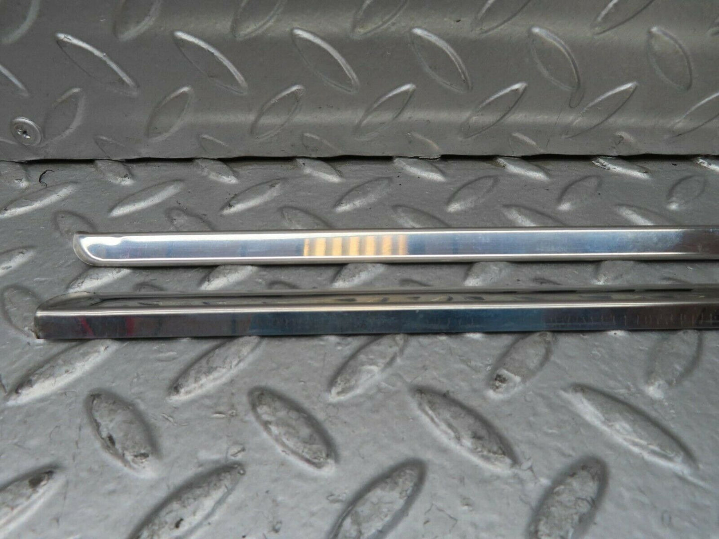 15464 Mercedes-Benz W123 230E Sunroof Chrome Trim Set