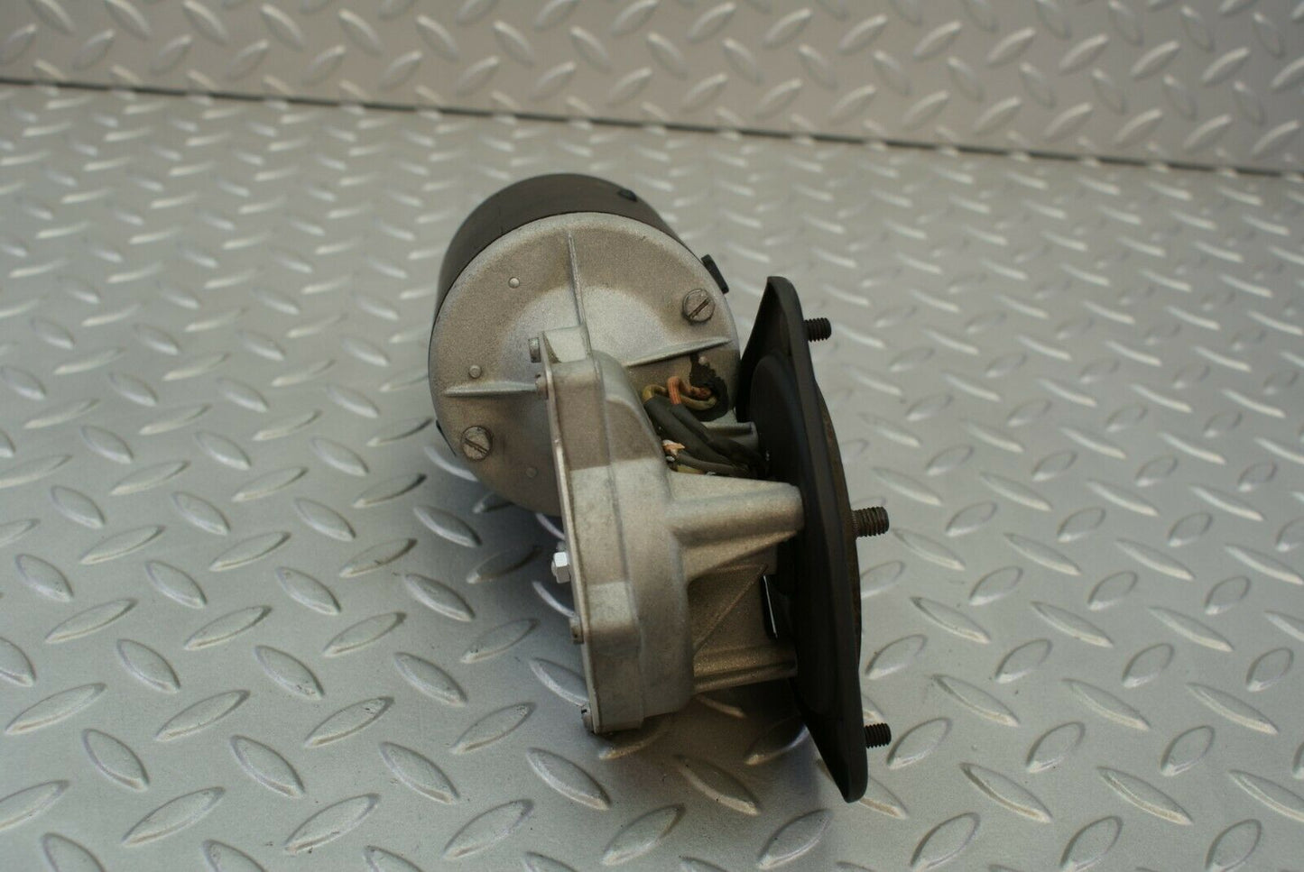3072 Mercedes-Benz W115 220D Wiper Motor