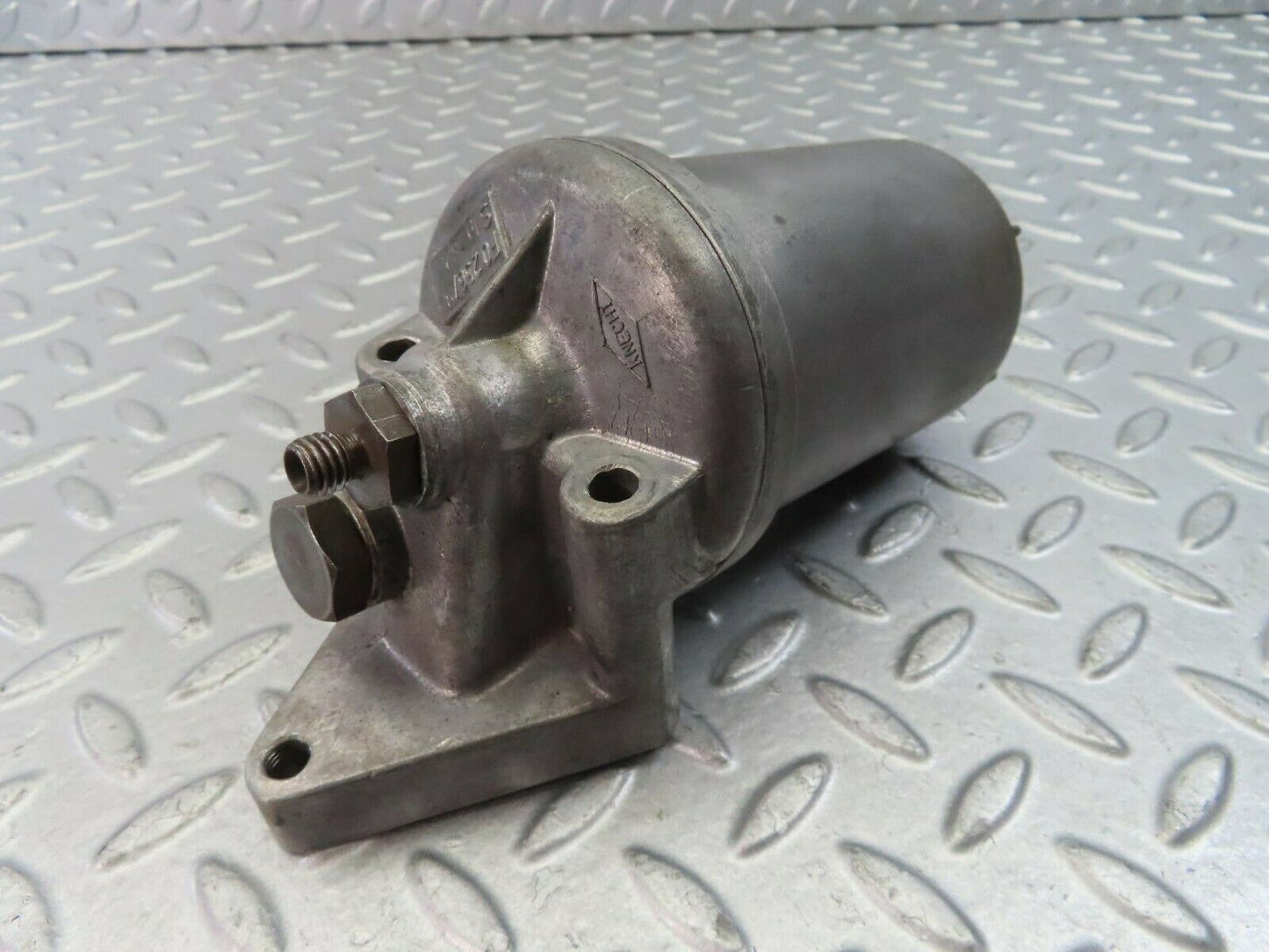 9189 Mercedes-Benz W111 Oil Fiter Housing F0256/8