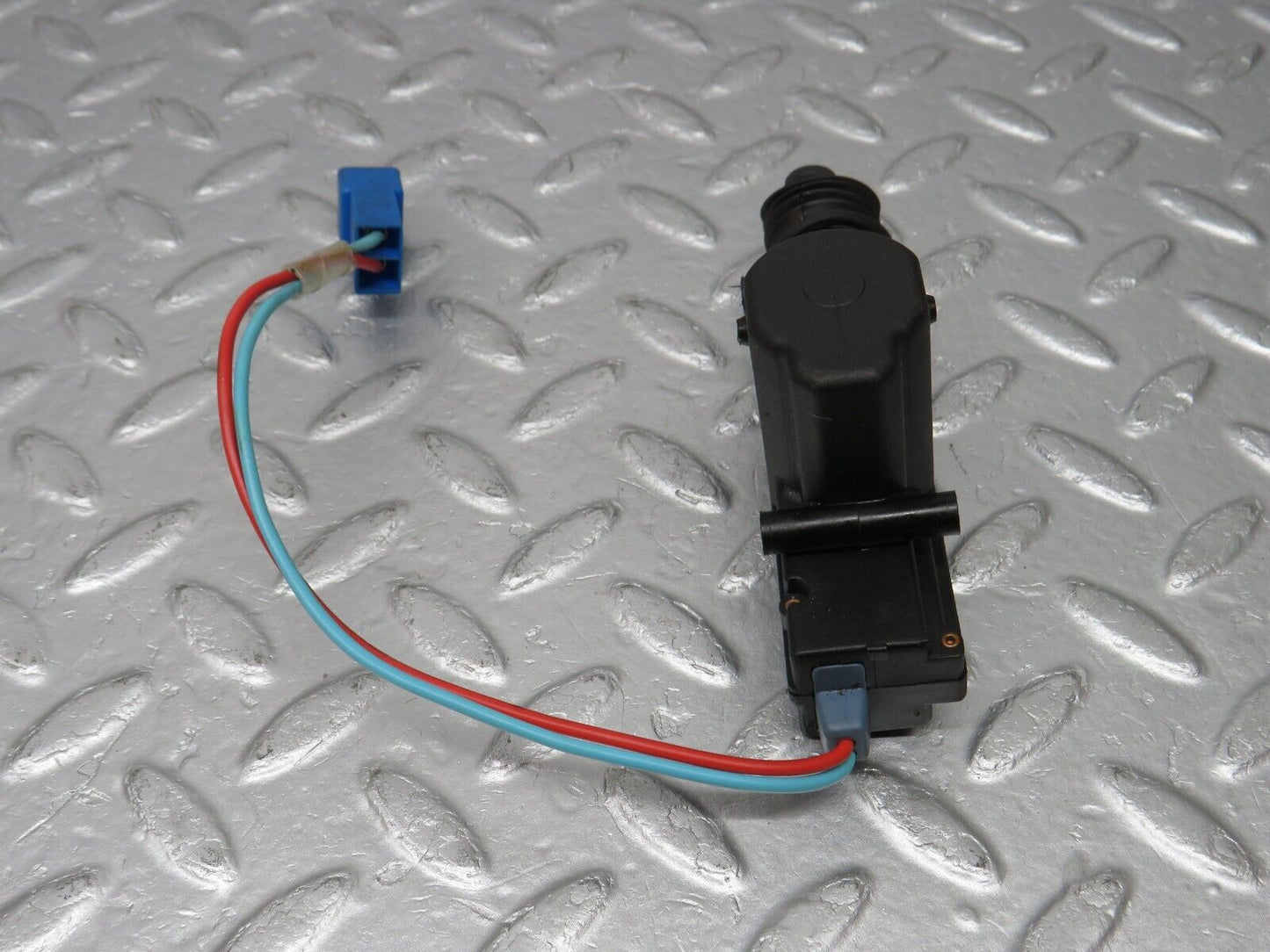39133 Mercedes-Benz R107 500SL Trunk Lock Actuator