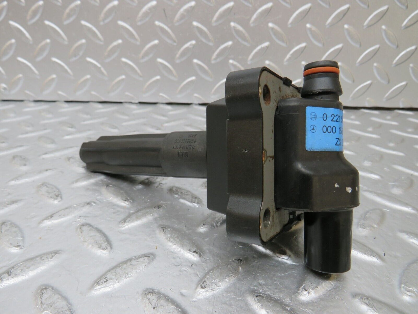 25851 Mercedes-Benz W124 280E Ignition Coil Bosch 0001587003