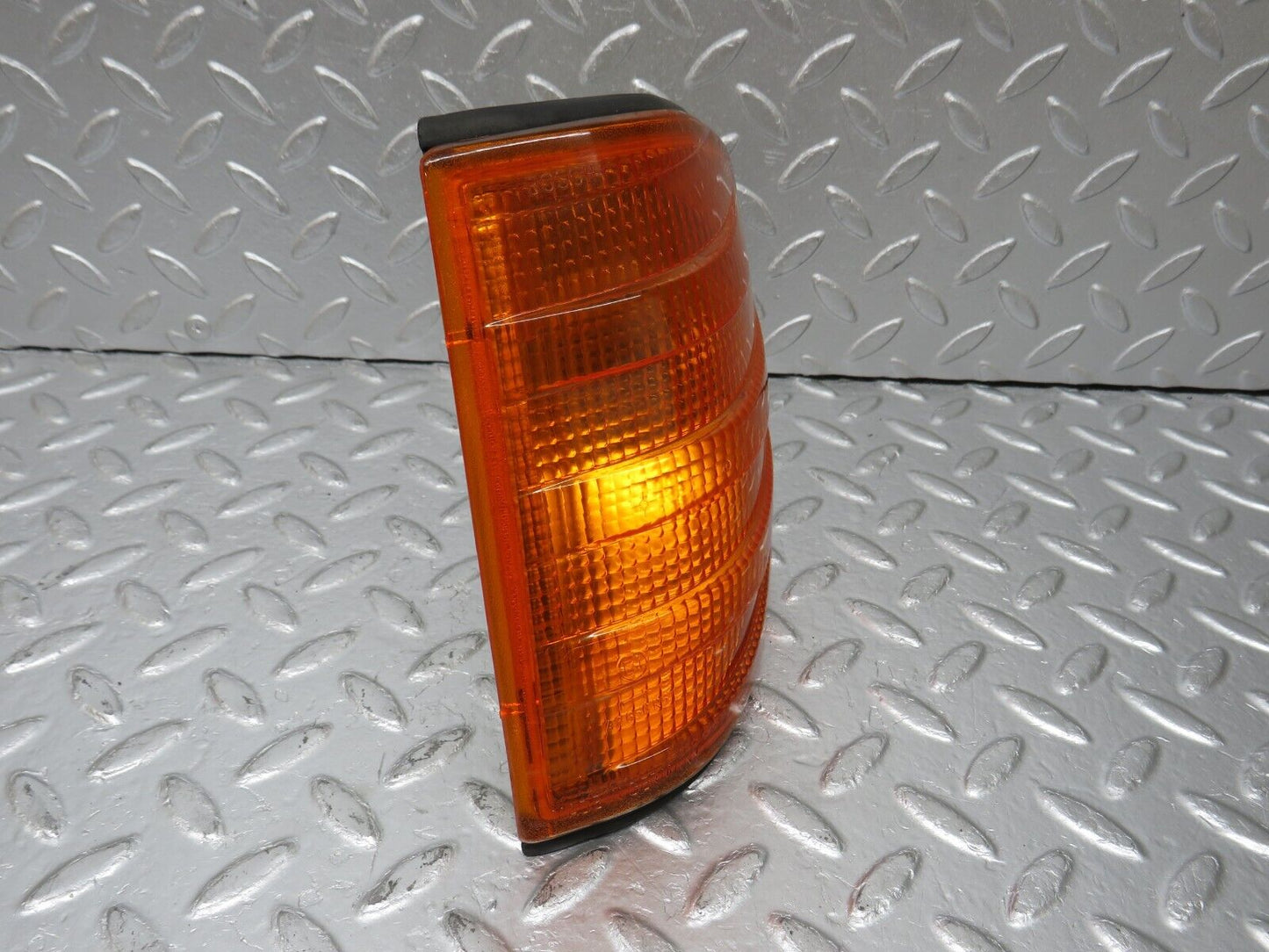 33678 Mercedes-Benz W201 190E 2.0L Indicator Light Front Left Bosch 1305232034