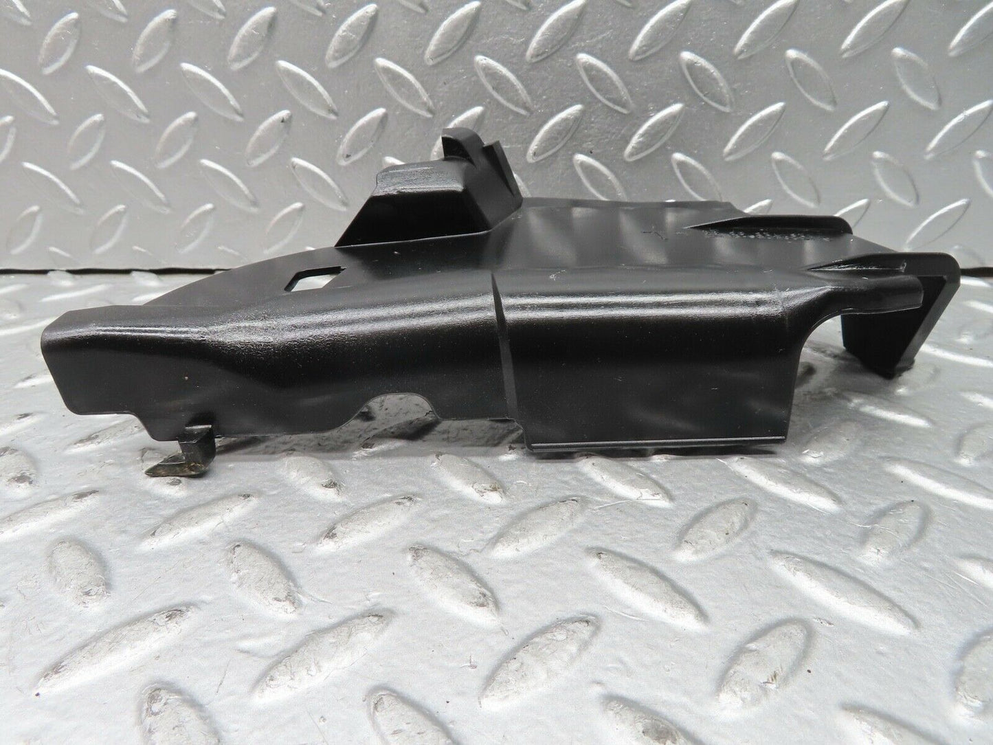 21627 Mercedes-Benz W126 300SE Front Left Door Lock Inner Cover 1267230308