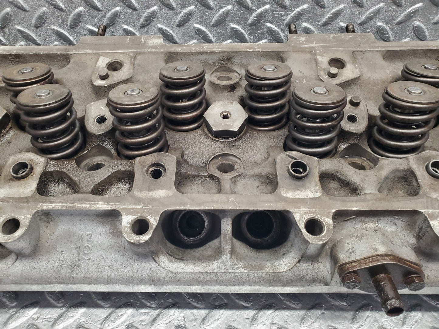 W112 cylinder head used OEM