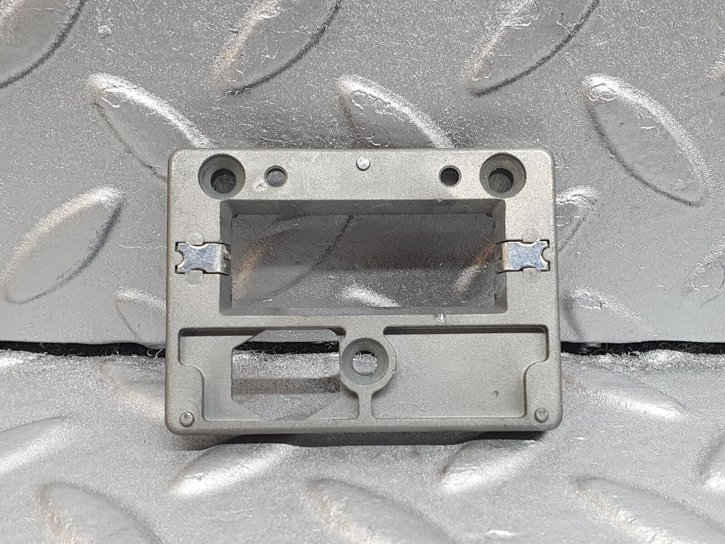 42082 Mercedes-Benz W202 C200 Rear View Mirror Bracket