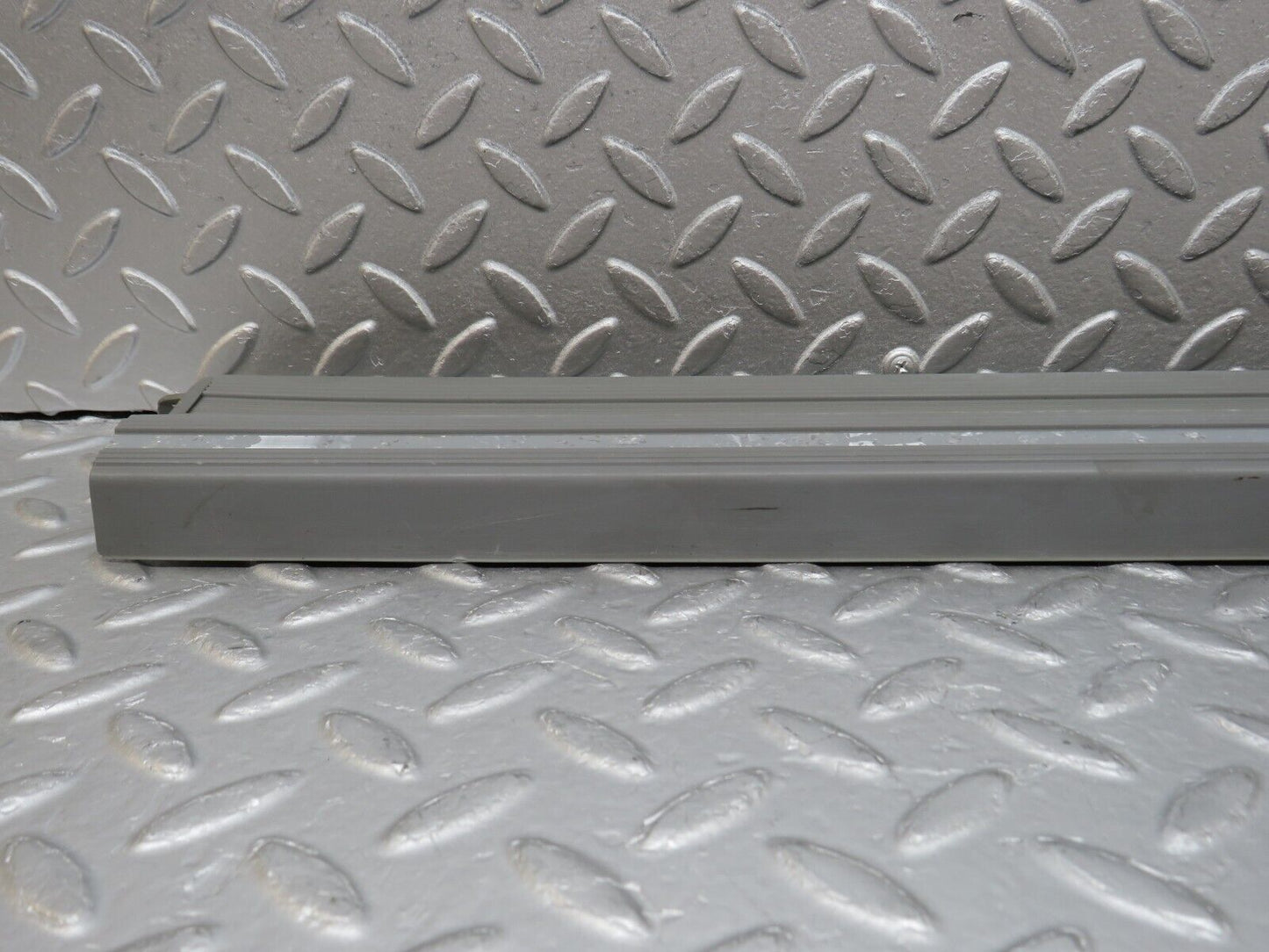 35989 Mercedes-Benz W126 420SE Front Right Door Sill Trim Grey