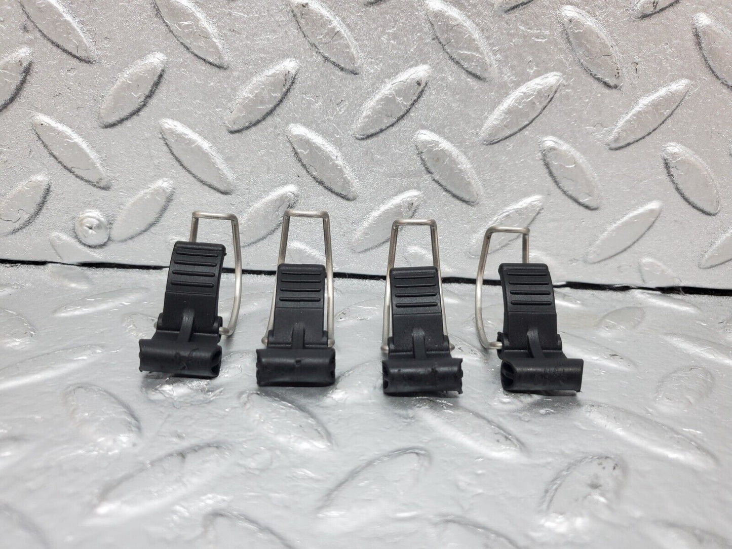 44835 Mercedes-Benz W124 220E Air Filter Housing Clip 4x