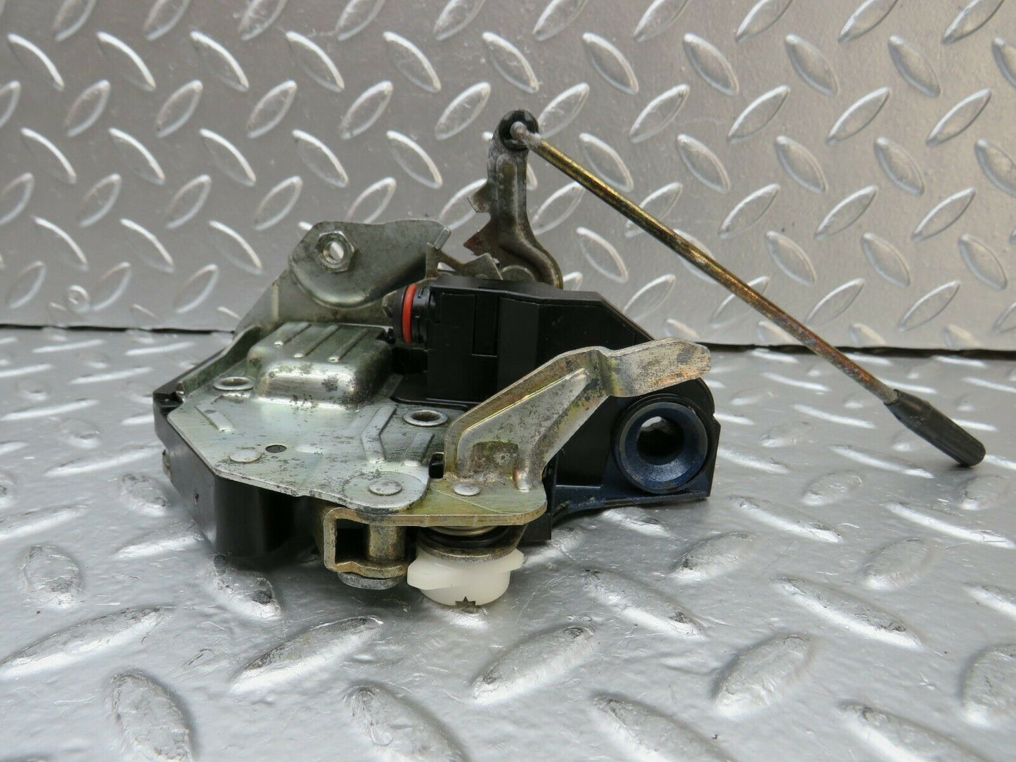 24197 Mercedes-Benz S124 220TE Wagon Front Left Door Lock Mechanism