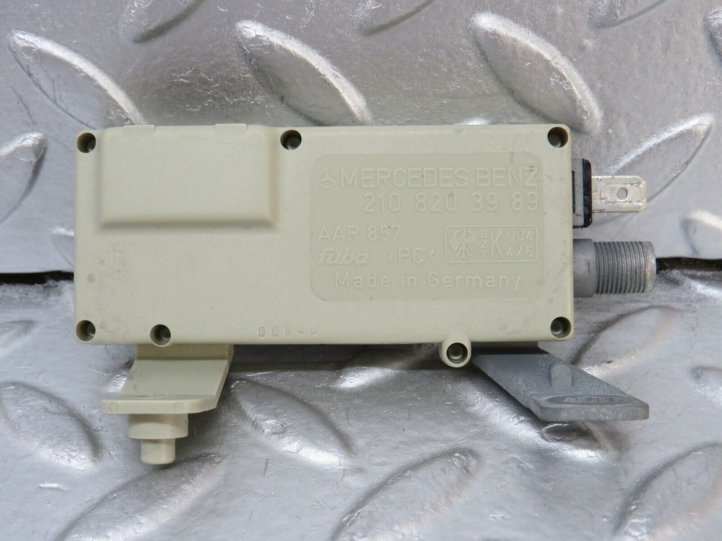 34881 Mercedes-Benz W210 320E Radio Audio Antenne Amplifier 2108203989