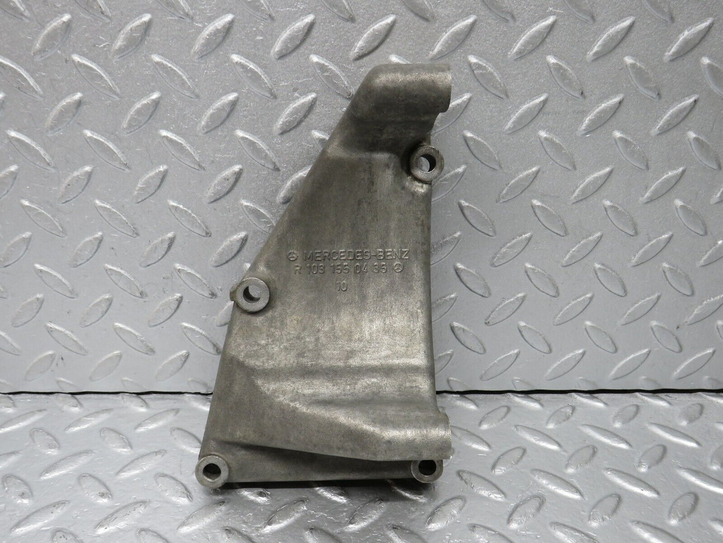 38815 Mercedes-Benz W201 190E 2.6L Alternator Generator Bracket 1031550435