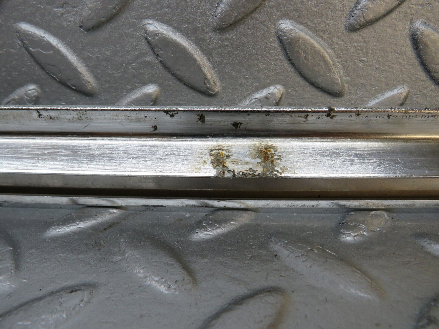 40180 Mercedes-Benz R107 350SL Coupe Left Door Chrome Trim