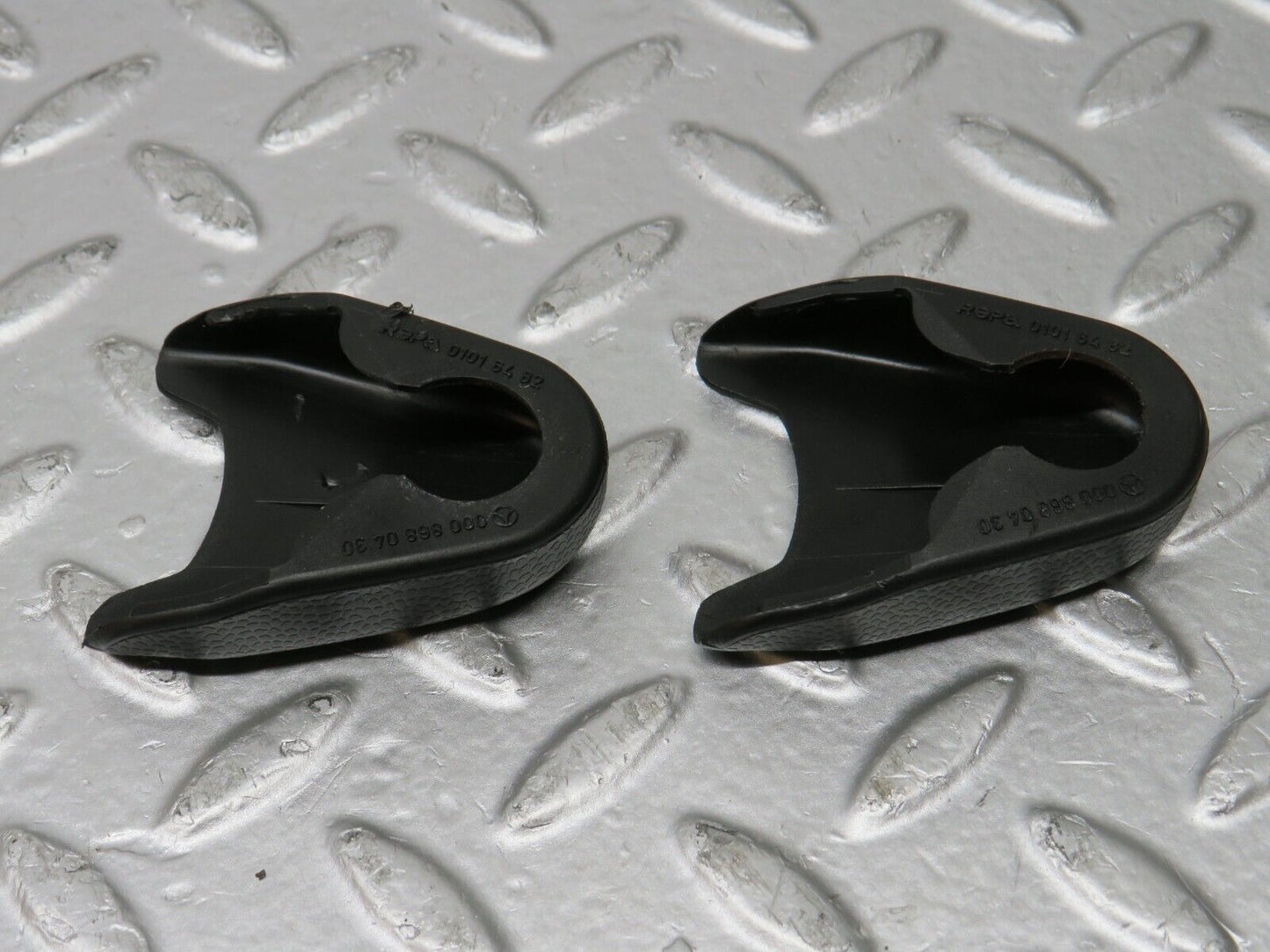 32153 Mercedes-Benz W123 230E Seat Belt Plastic Cap 0008680430