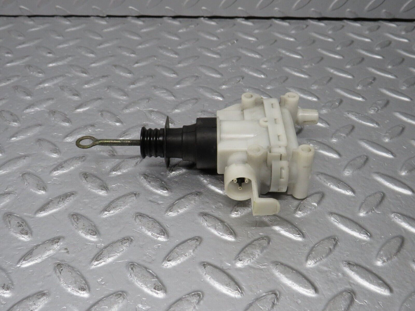 38907 Mercedes-Benz W201 190E Front Left Door Lock Vacuum Actuator